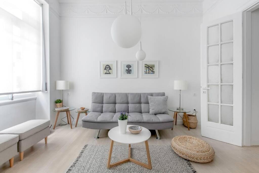 Athens Center Modern Apt In Art Nouveau Building Bagian luar foto