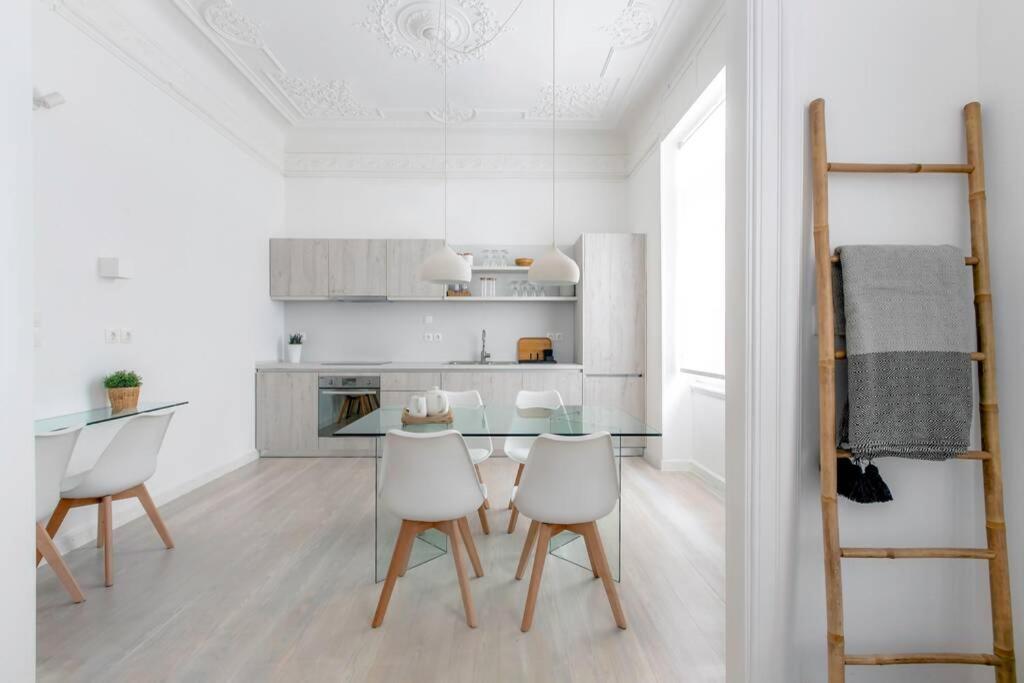 Athens Center Modern Apt In Art Nouveau Building Bagian luar foto